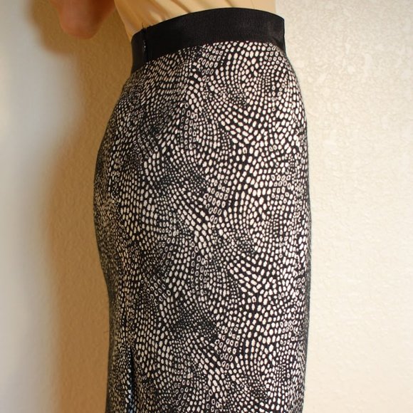 ANN TAYLOR Knit Knee High Waisted Pencil Skirt Mosaic print Black/white. (S) - Picture 5 of 16